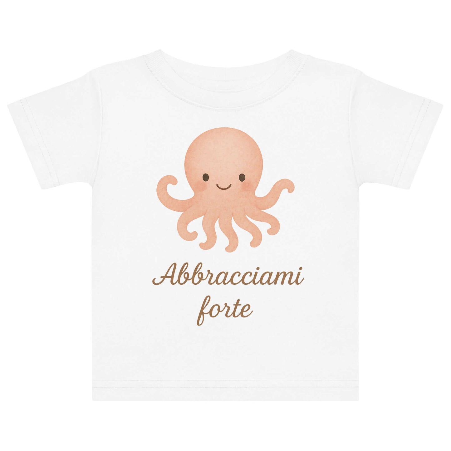 Vista frontale della t-shirt neonato bianca con illustrazione di un polpo e scritta “Abbracciami forte” sul petto.