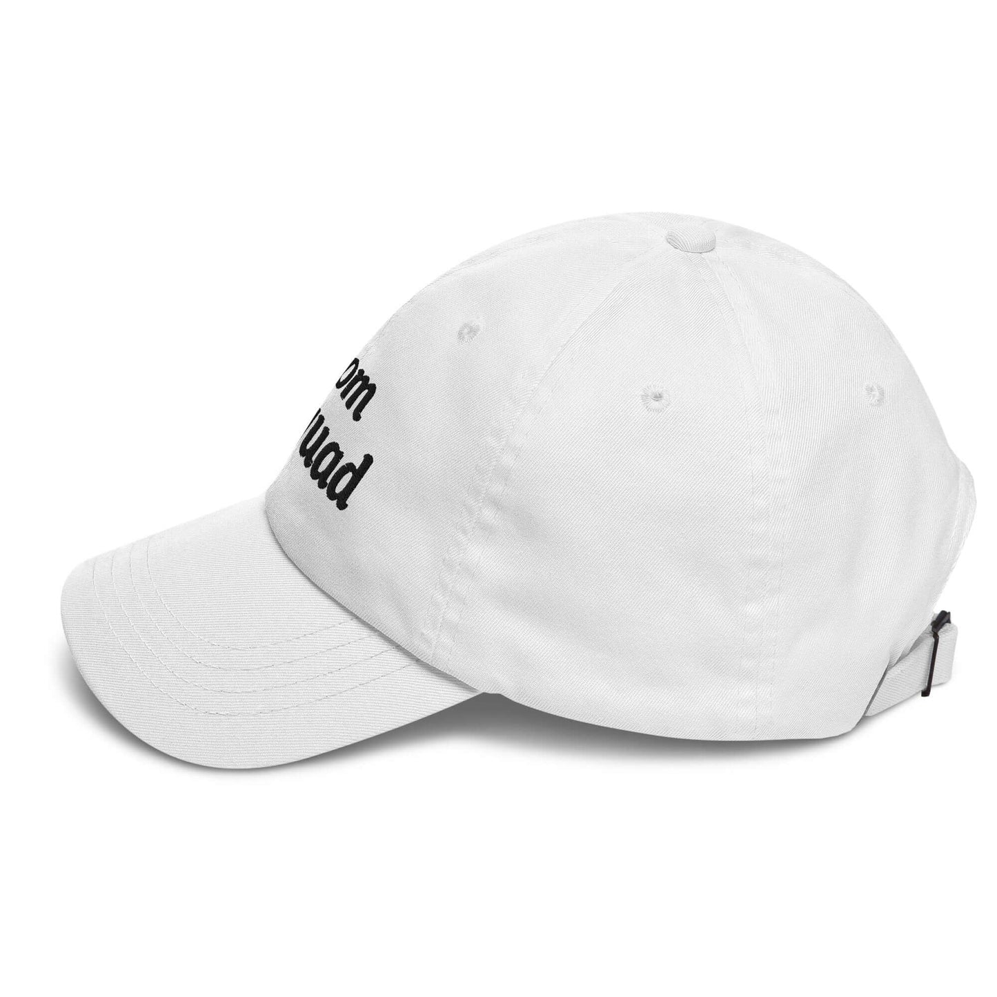 Cappellino bianco “Groom Squad” con chiusura regolabile, vista laterale posteriore con scritta parzialmente visibile.