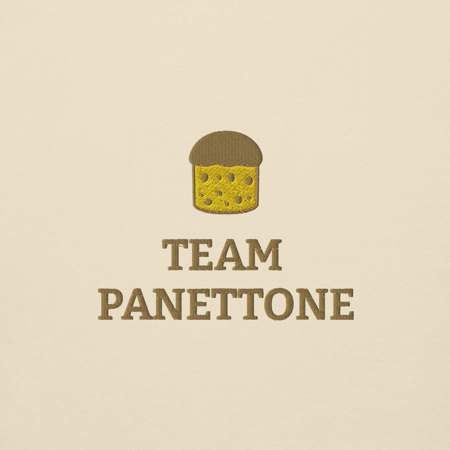 Logo in feltro con scritta "Team Panettone" e immagine di un panettone ricamato.
