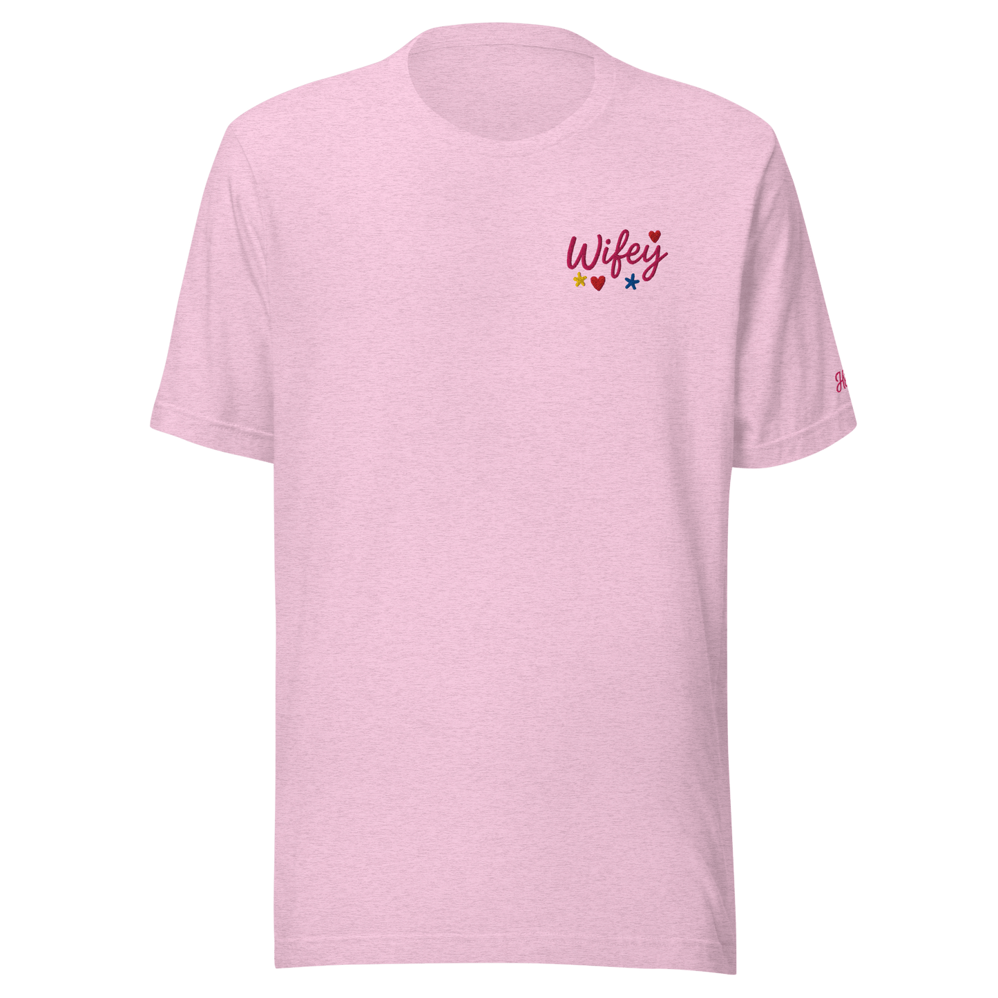 T-shirt rosa ricamata con la scritta "Wifey", morbida e leggera, perfetta per ogni moglie.