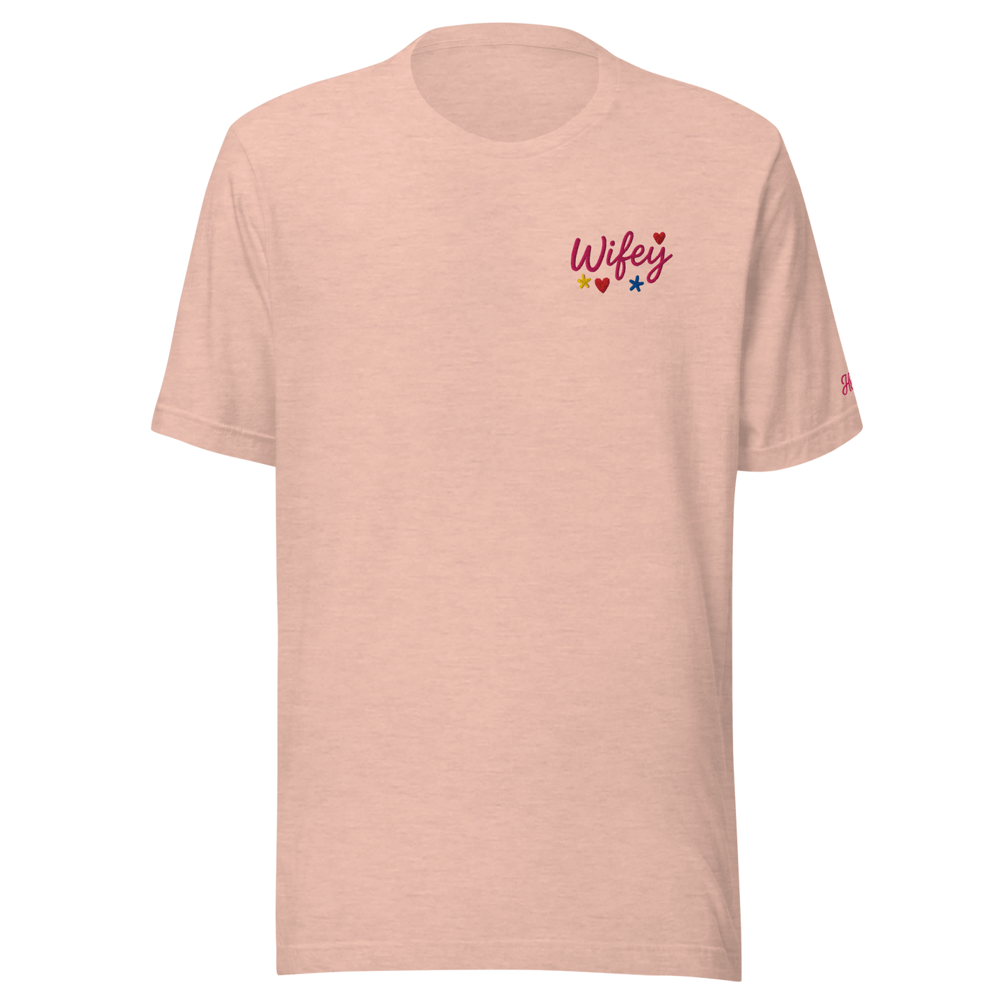 Maglietta ricamata 'Wifey' rosa, comoda e leggera, ideale per ogni moglie. 100% cotone per un comfort eccezionale.