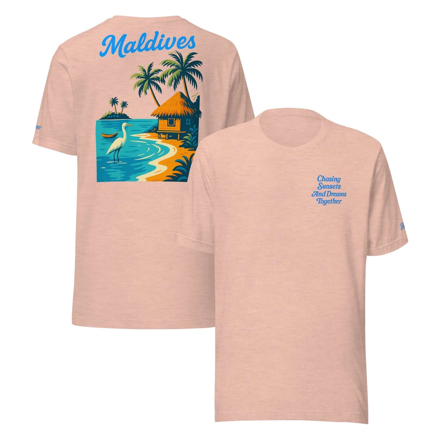 T-shirt vacanze da donna con frase "Chasing Sunsets and Dreams Together" e design ispirato alle Maldive.