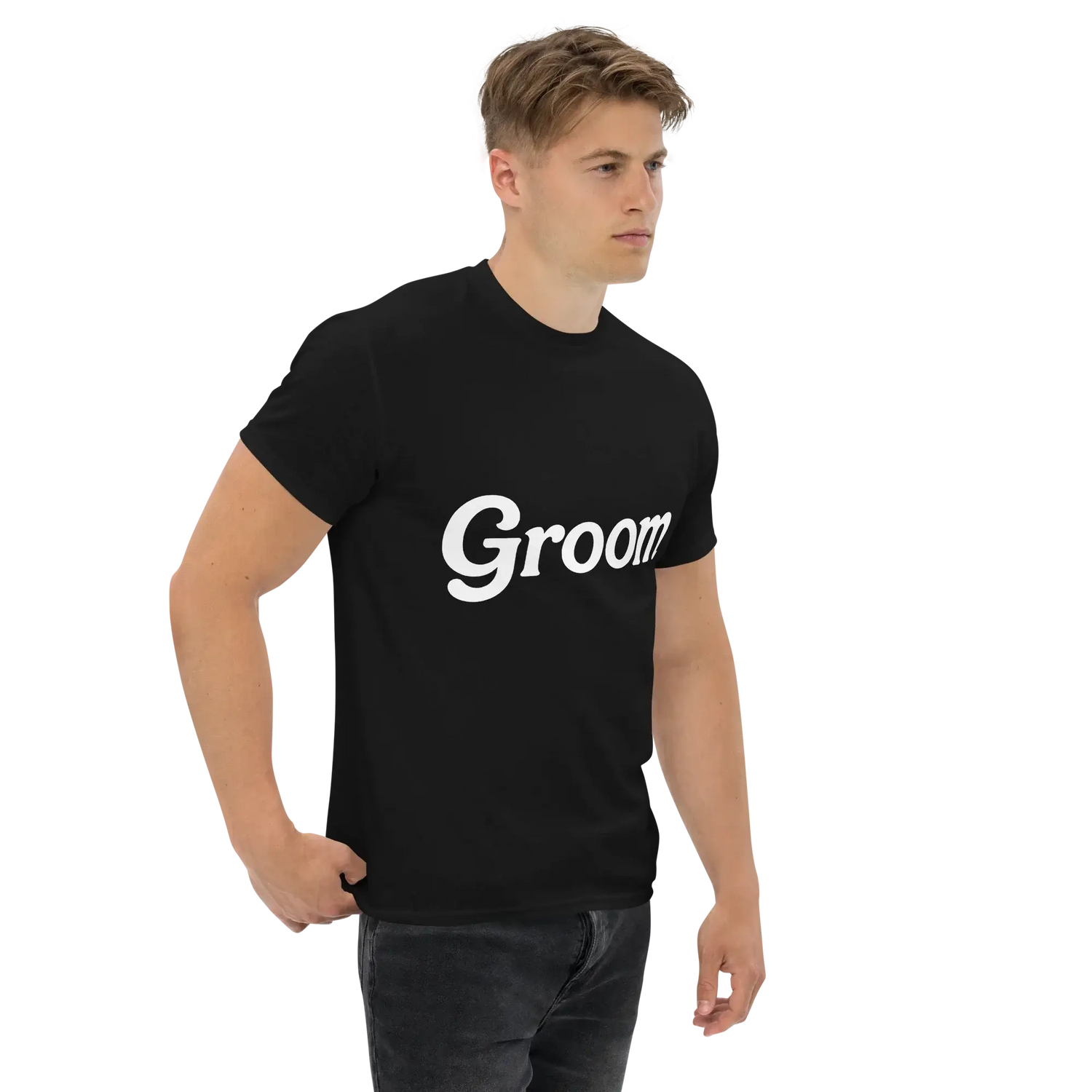 T-shirt nera con la scritta 'Groom', perfetta per sposi e addii al celibato con stile.