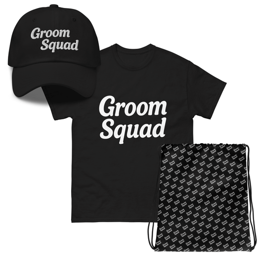 Set Groom Squad per addio al celibato: t-shirt, cappellino ricamato e sacca coordinata neri con scritte bianche.