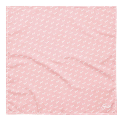 Bandana rosa con stampa all over 'Bride' in bianco, accessorio elegante per spose.