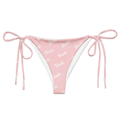Slip bikini rosa con scritta "Bride", design ecosostenibile con lacci per momenti speciali.
