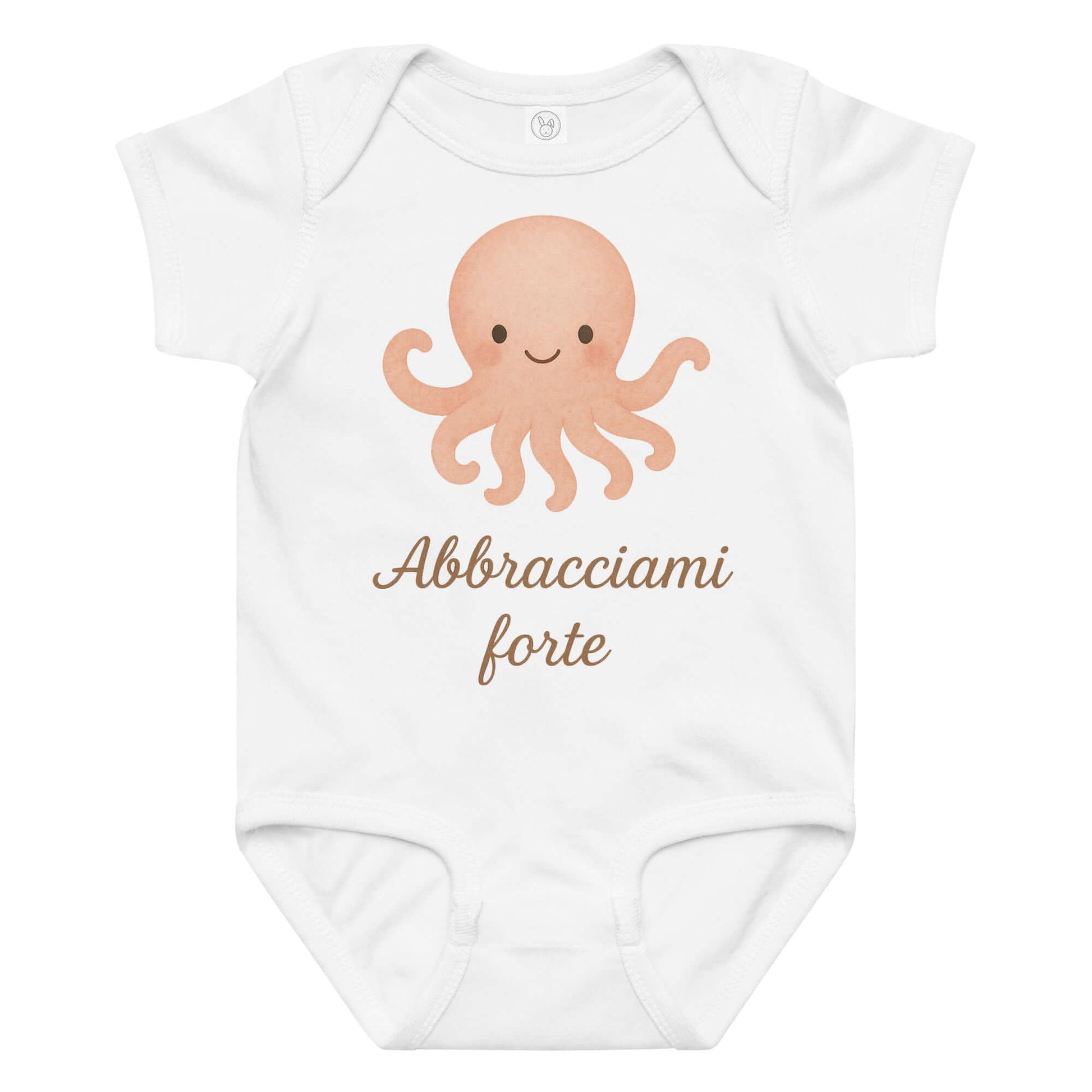 Vista frontale del body neonato bianco con illustrazione di polpo e scritta “Abbracciami forte” sul petto.