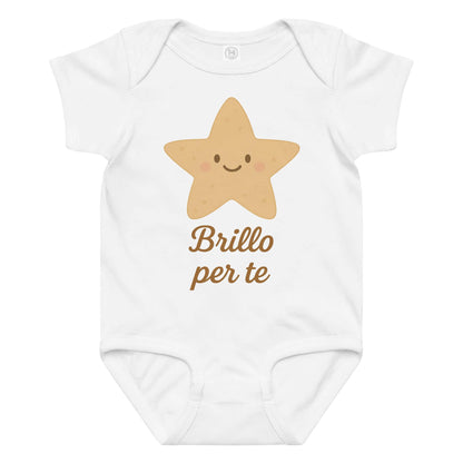Vista frontale del body neonato bianco con illustrazione di una stella marina e scritta “Brillo per te” sul petto.