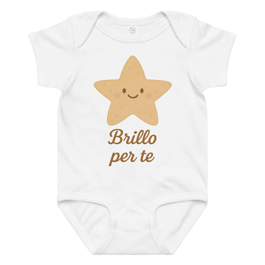 Vista frontale del body neonato bianco con illustrazione di una stella marina e scritta “Brillo per te” sul petto.