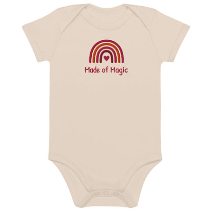 Body neonato personalizzato in cotone con arcobaleno ricamato e scritta "Made of Magic"