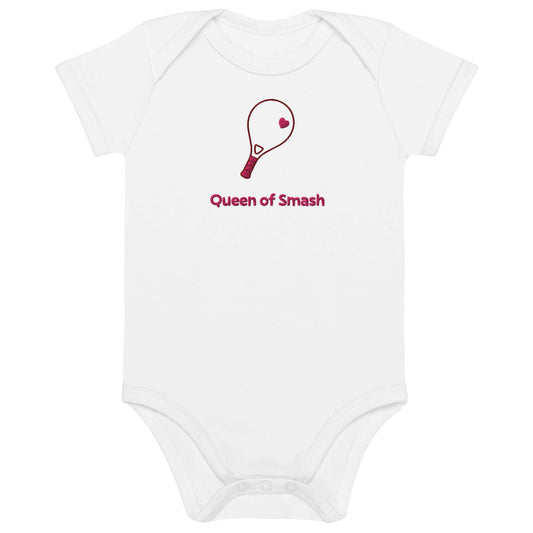 Body neonato personalizzato per bimba in cotone organico con ricamo racchetta da padel e scritta 'Queen of Smash'.