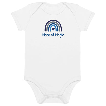 Body neonato personalizzato in cotone bianco con ricamo arcobaleno 'Made of Magic' per bimbo.