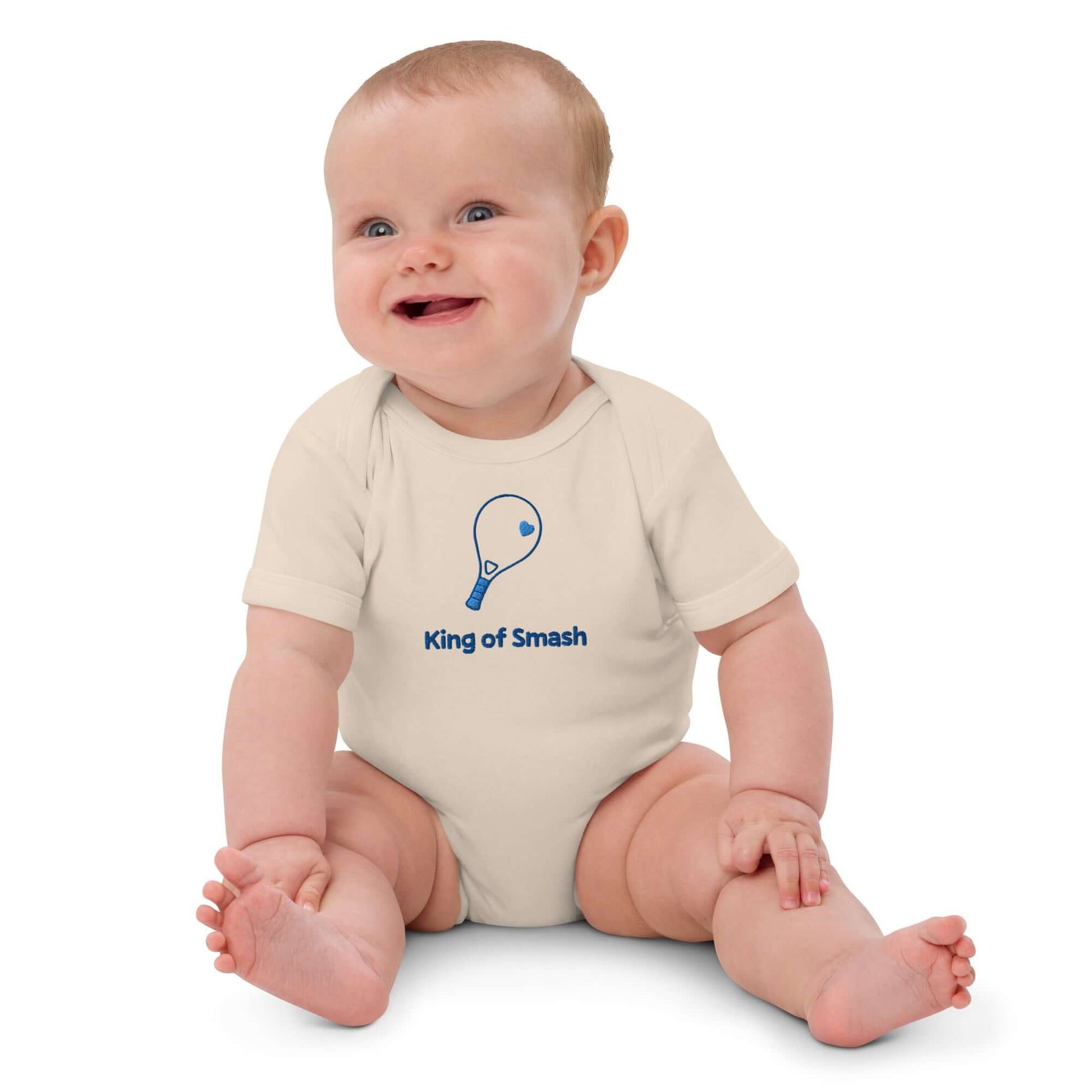 Body neonato personalizzato per bimbo con scritta "King of Smash" e racchetta da padel, in cotone organico.