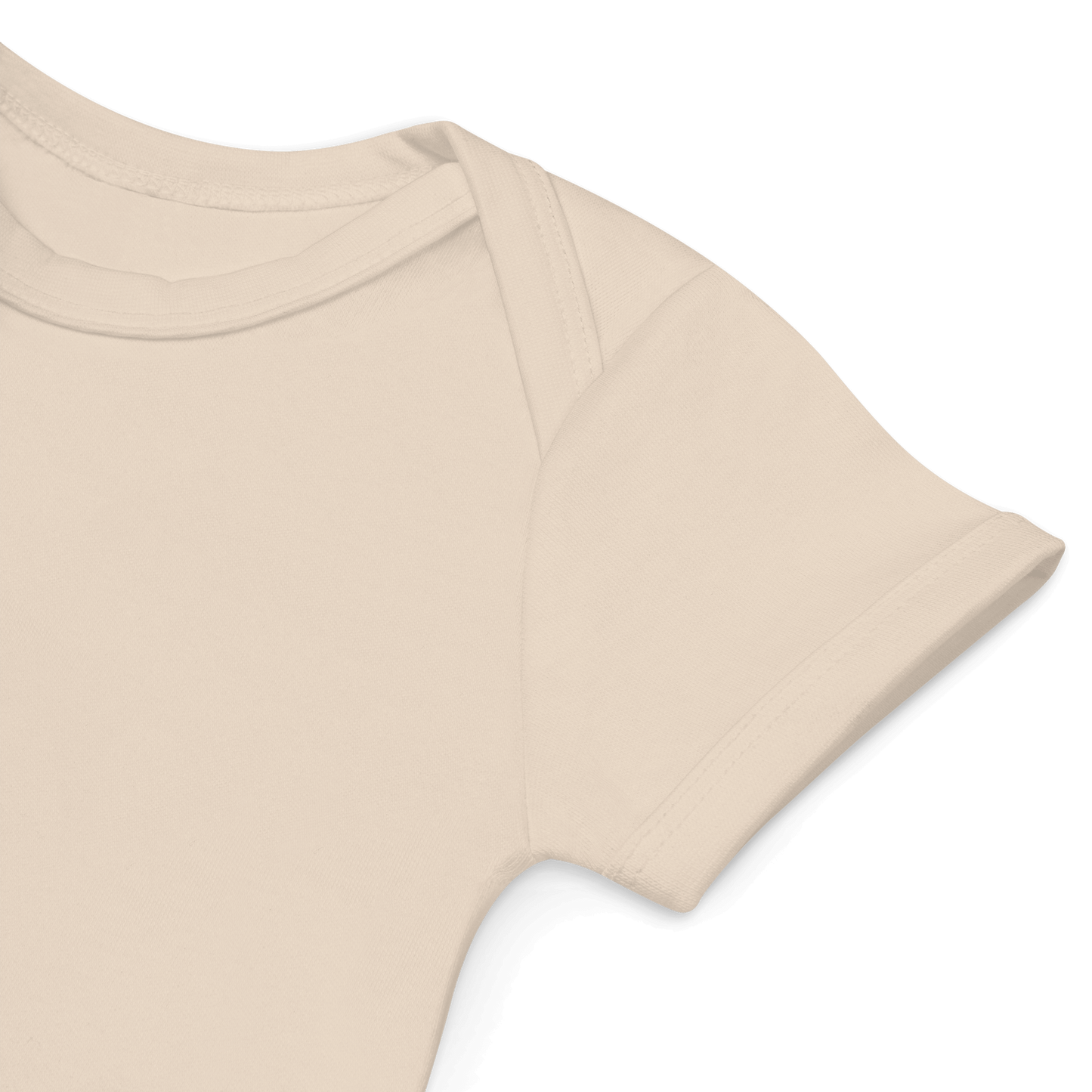 Dettaglio di un body neonato in cotone organico, perfetto per personalizzazioni e ricami.