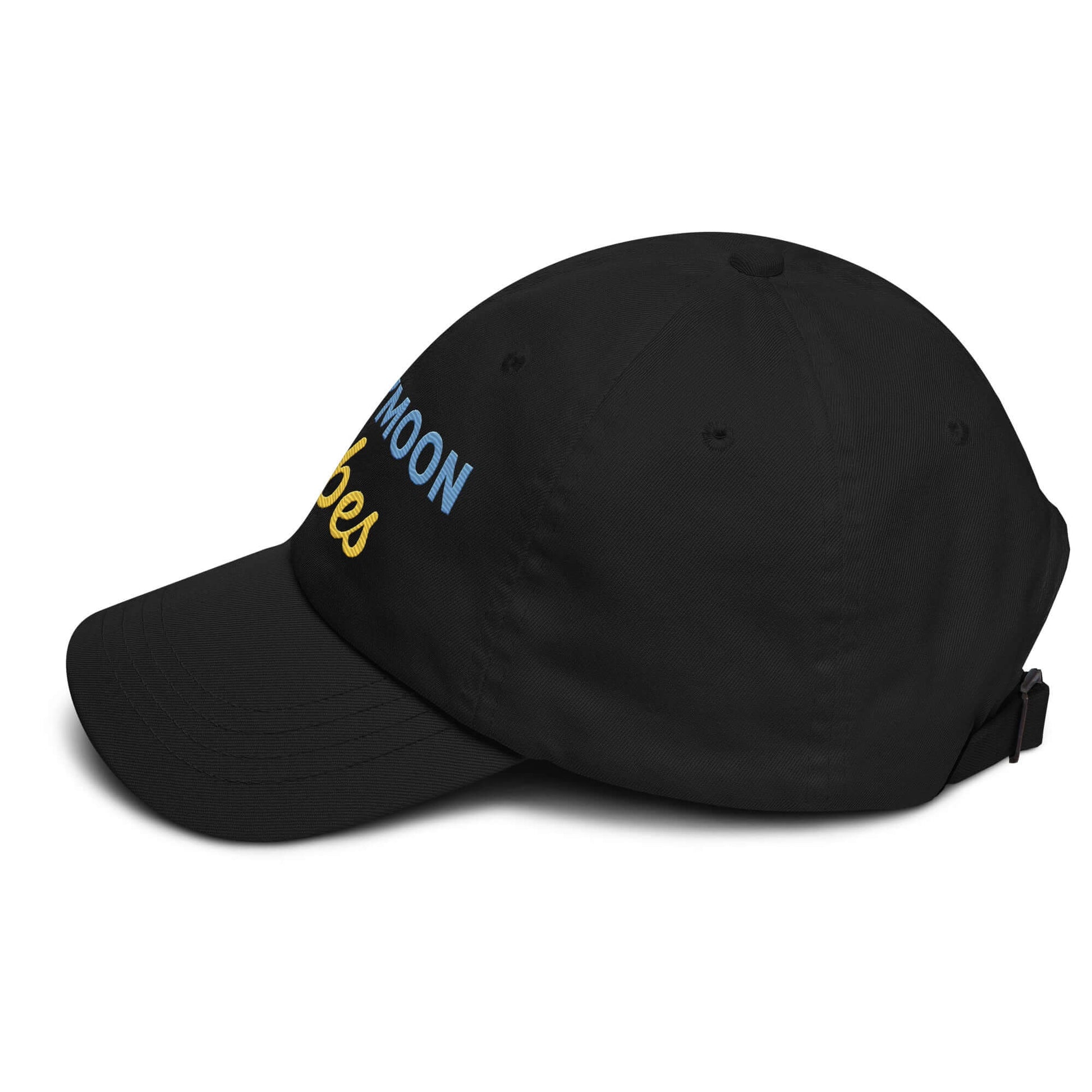 Cappellino unisex Honeymoon Vibes con ricamo centrale, ideale per look casual e romantici.
