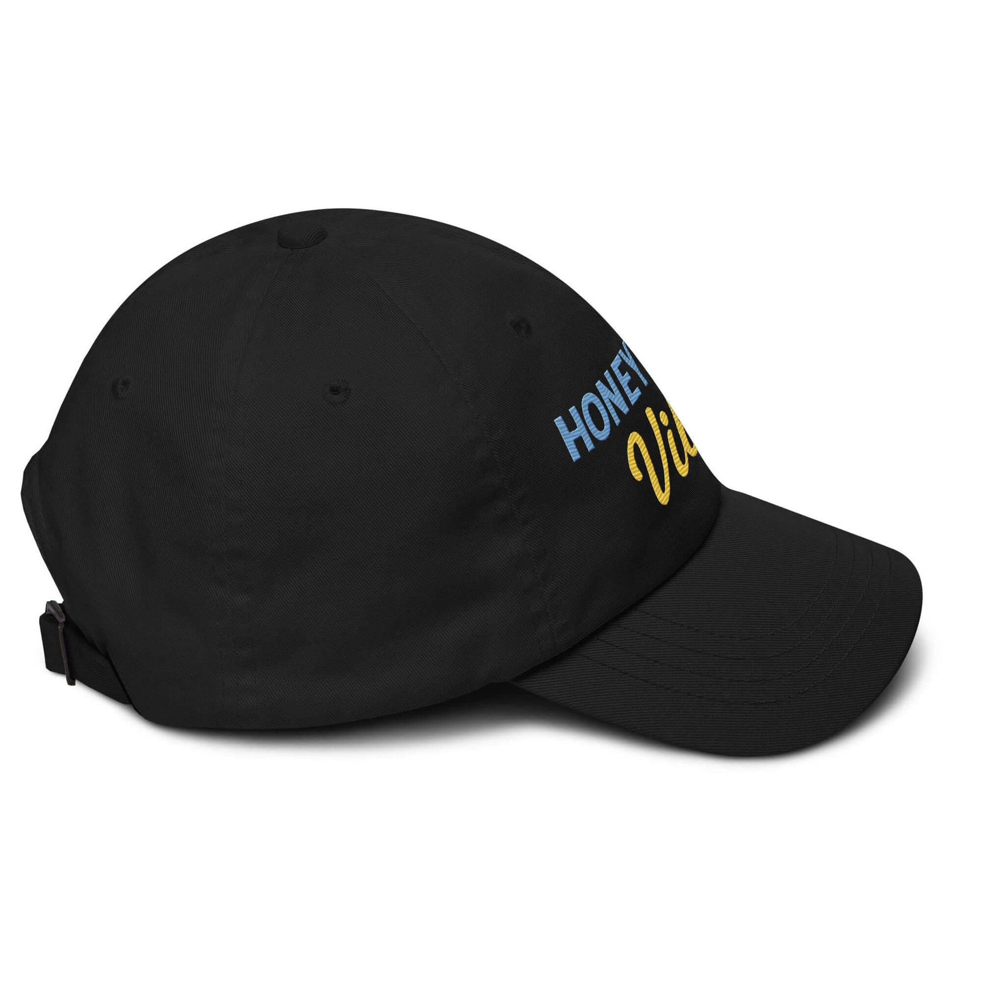 Cappellino unisex black con ricamo "HONEYMOON Vibes", ideale per look casual e romantici.
