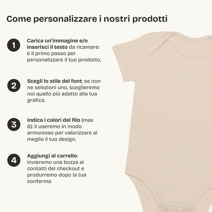 Istruzioni per personalizzare body neonato ricamato in cotone organico, con scelta di testo e colori.