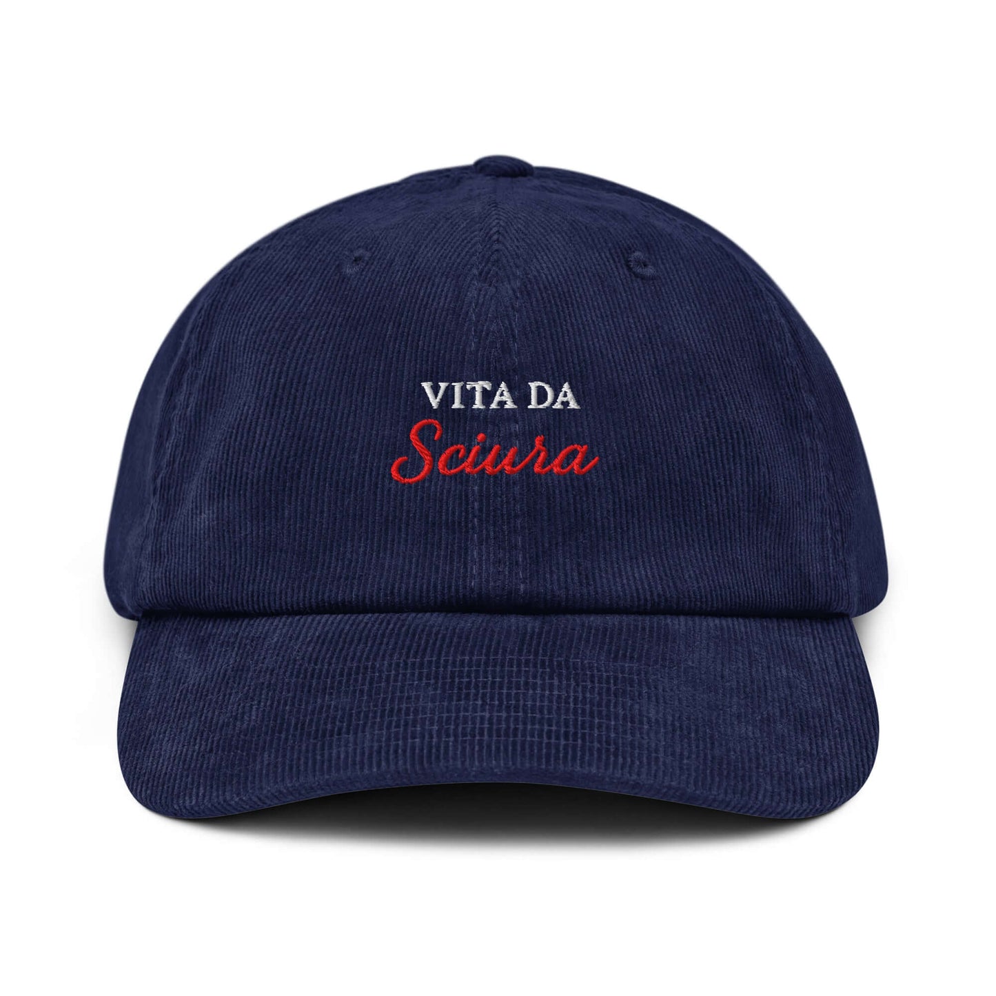 Cappellino ricamato in velluto "Vita da Sciura": morbido, elegante e ideale per ogni occasione.