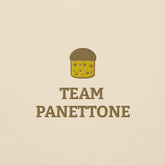 Logo in feltro con scritta "Team Panettone" e immagine di un panettone ricamato.