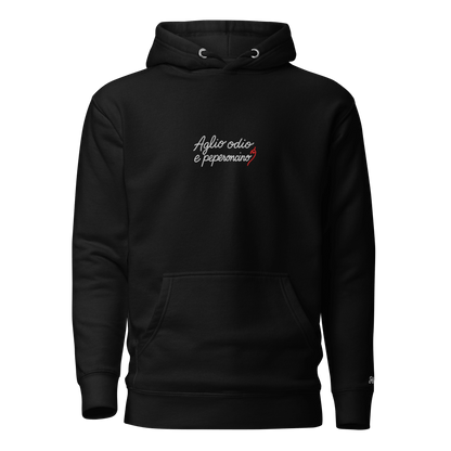 Felpa nera con cappuccio e scritta ricamata "Aglio odio e peperoncino" per un look ironico e moderno.