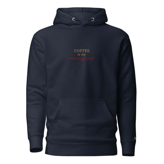 Felpa ricamata con cappuccio blu, scritta "Coffee is my morning wine" per amanti del caffè e comfort.