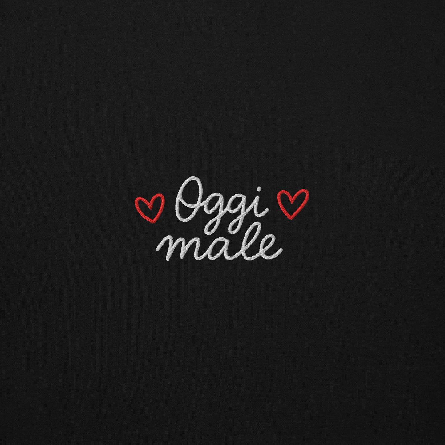 Ricamo felpa donna "Oggi male" con cuori rossi su sfondo nero, stile ironico e diretto.