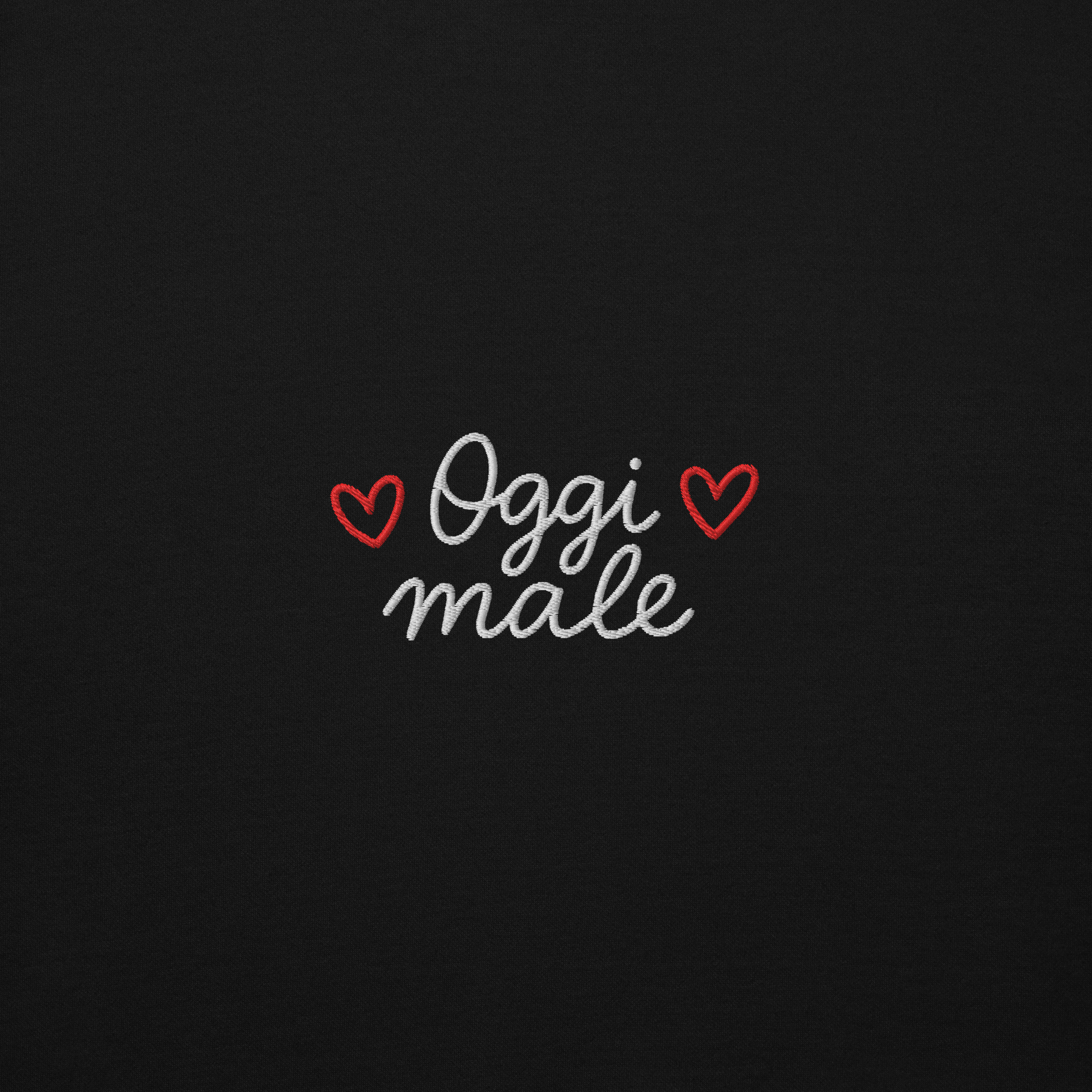 Ricamo felpa donna "Oggi male" con cuori rossi su sfondo nero, stile ironico e diretto.