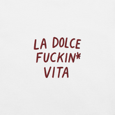 Maglietta ricamata da donna con scritta 'La dolce fuckin* vita', perfetta per uno stile ironico e di classe.