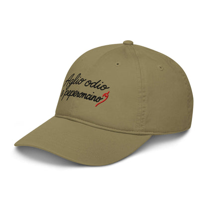 Cappellino ricamato in tessuto organico "Aglio odio e peperoncino", accessorio ironico e audace.