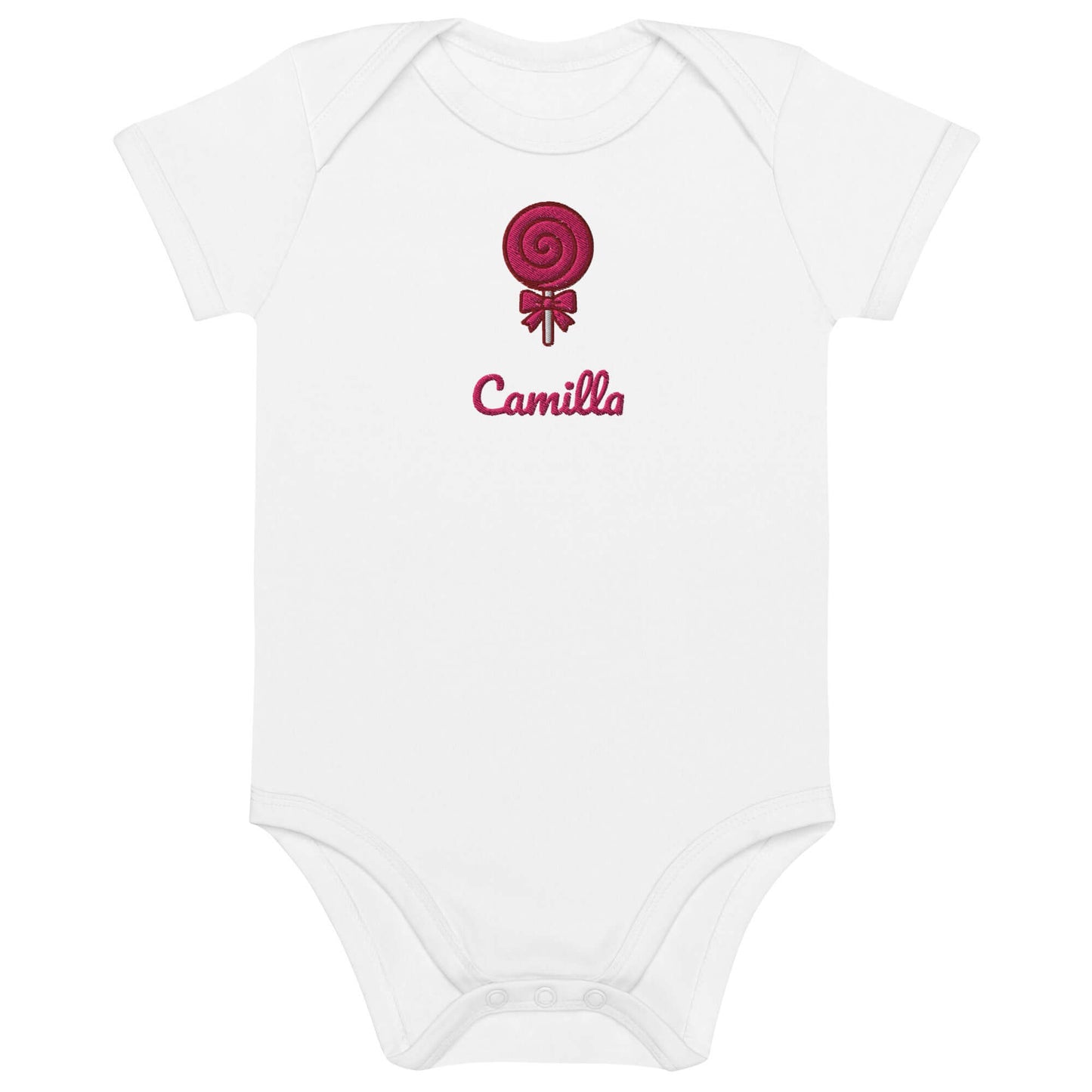 Body neonato ricamato con lecca-lecca e nome 'Camilla', 100% cotone organico, stile unico e dolce.