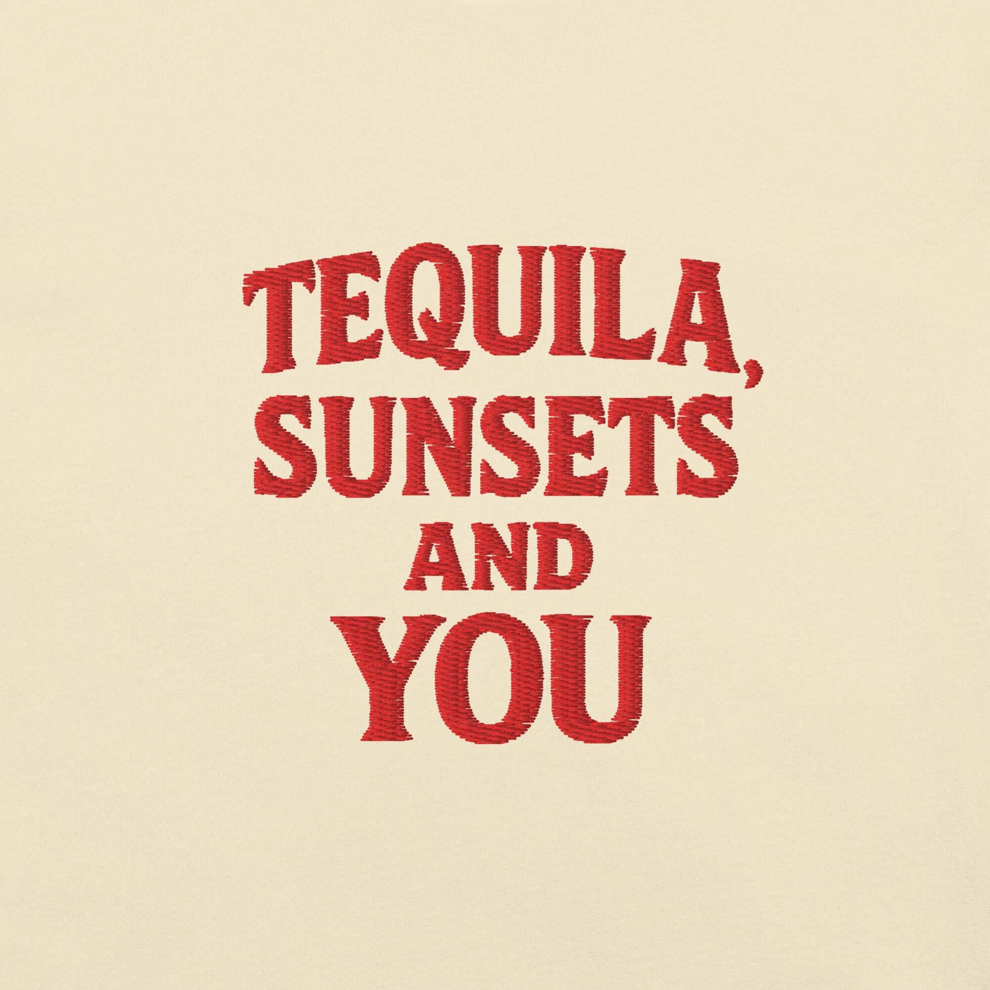 Maglietta ricamata con frase 'Tequila, Sunsets and You', perfetta per look da vacanza e t-shirt coppia.