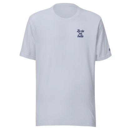 T-shirt bianca da uomo con scritta ricamata "La vie est belle", elegante e romantica per le vacanze.