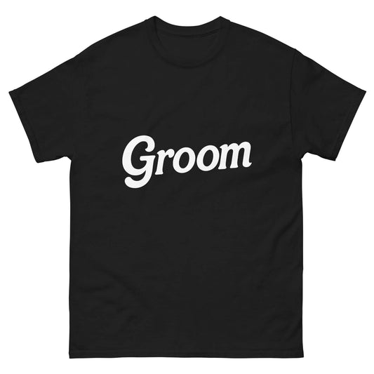 T-shirt nera con stampa bianca 'Groom', ideale per addio al celibato e festeggiamenti eleganti.