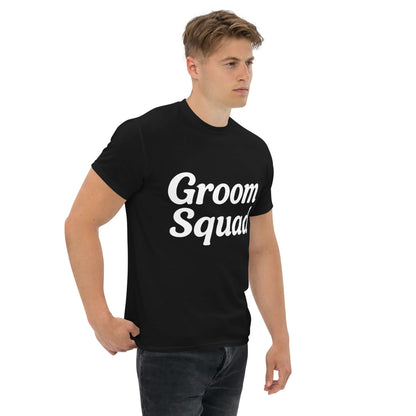 T-shirt nera 'Groom Squad' perfetta per l'addio al celibato, realizzata in 100% cotone.