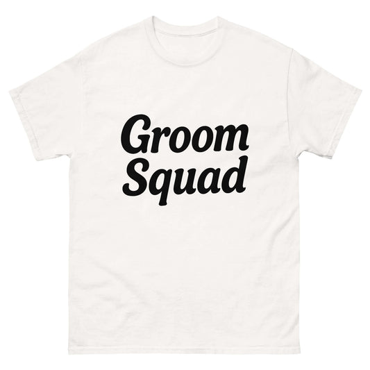 T-shirt bianca con stampa nera "Groom Squad", ideale per addio al celibato e squadra dello sposo.