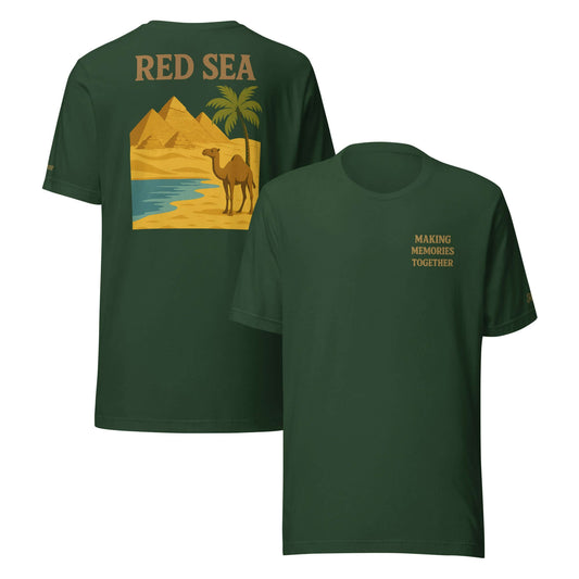 T-shirt vacanze Mar Rosso da uomo, maglietta ricamata 'Making Memories Together', design con cammello e piramidi.
