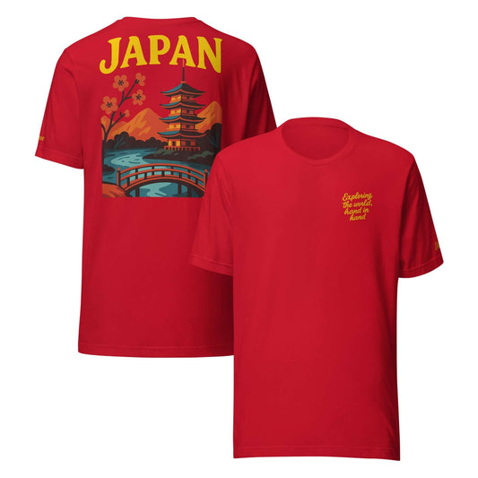 T-shirt rossa da donna Giappone con frase 'Exploring the World, hands in hands' e grafica tradizionale.