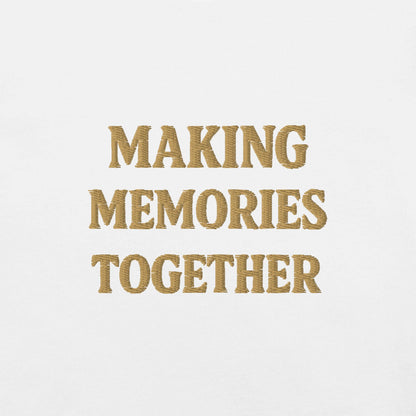 frase ricamata 'Making Memories Together' sulla t-shirt vacanze da donna, maglietta coppia.