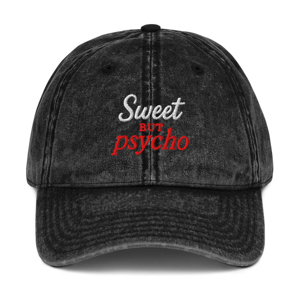 Cappellino ricamato vintage "Sweet but Psycho" in twill di cotone, effetto retrò e look audace.