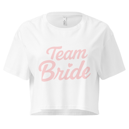 Crop top bianco 'Team Bride' in rosa, perfetto per addio al nubilato e celebrazioni con la sposa.